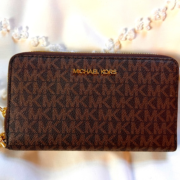 NWT Michael Kors wallet - Picture 1 of 4